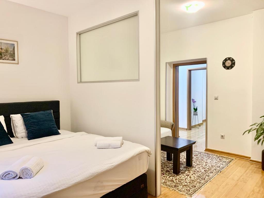 City Center Crown Apartment ベオグラード エクステリア 写真